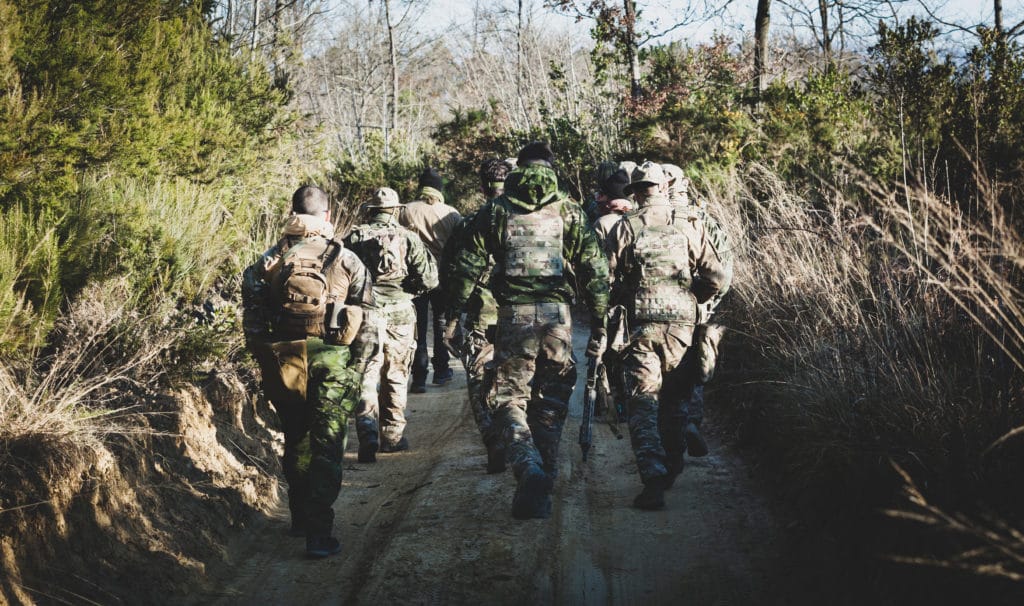 Les joueurs d'airsoft et leurs répliques de minigun airsoft